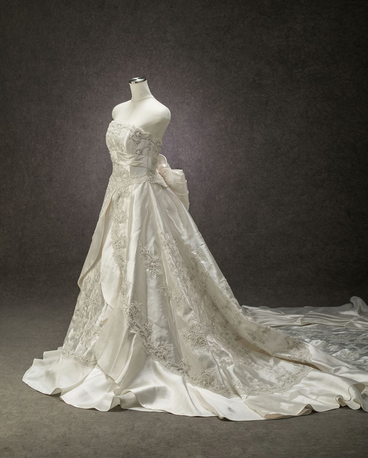 W-126 - ウェディングドレス